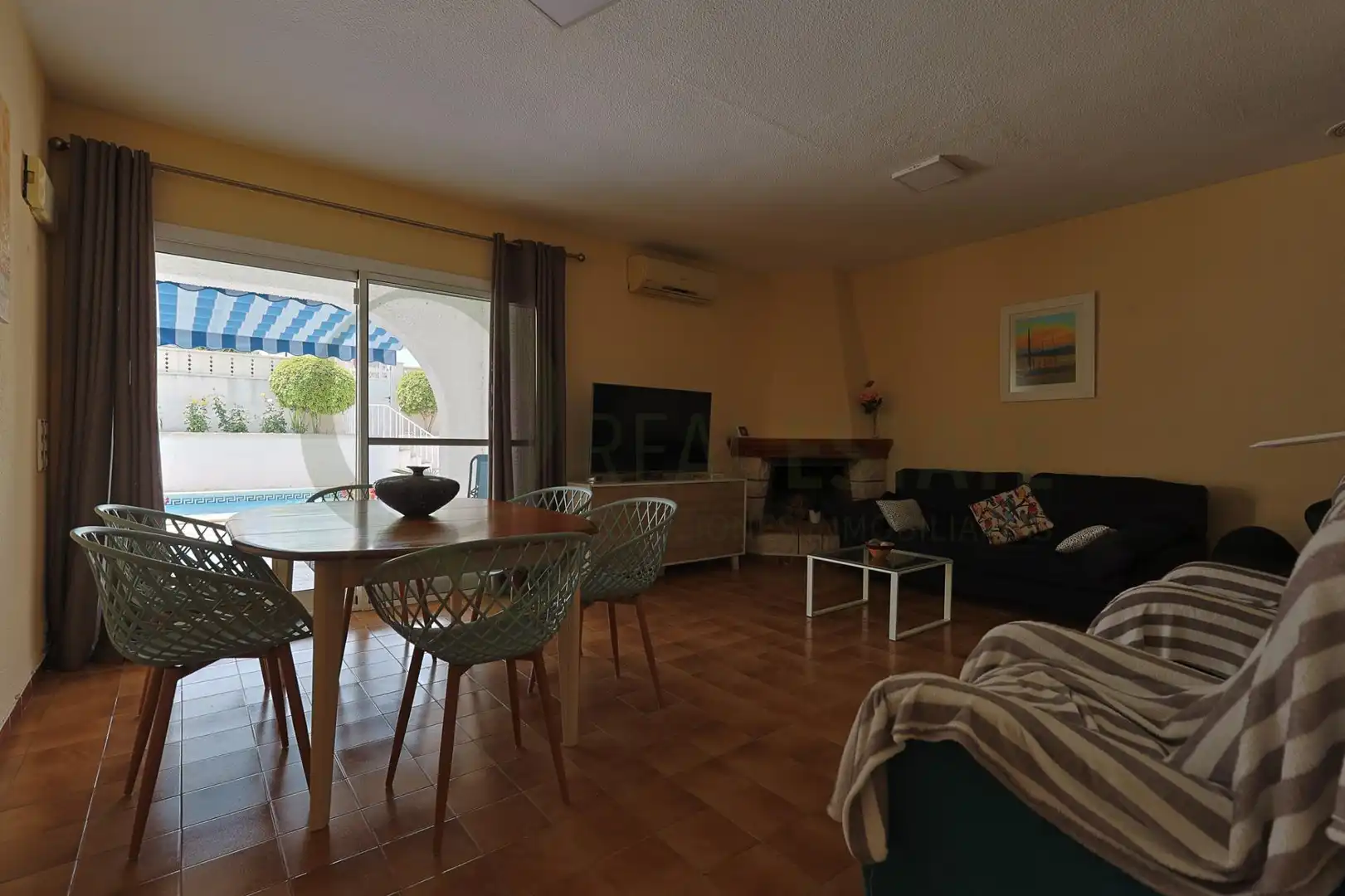 Sala d'estar de Casa o xalet en venda en Elche / Elx amb Jardí privat, Terrassa i Piscina