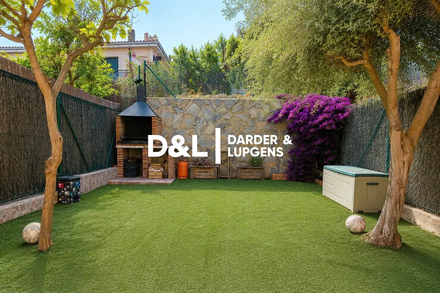 Garten von Einfamilien-Reihenhaus zum Verkauf in Vilanova i la Geltrú mit Klimaanlage, Heizung und Privatgarten