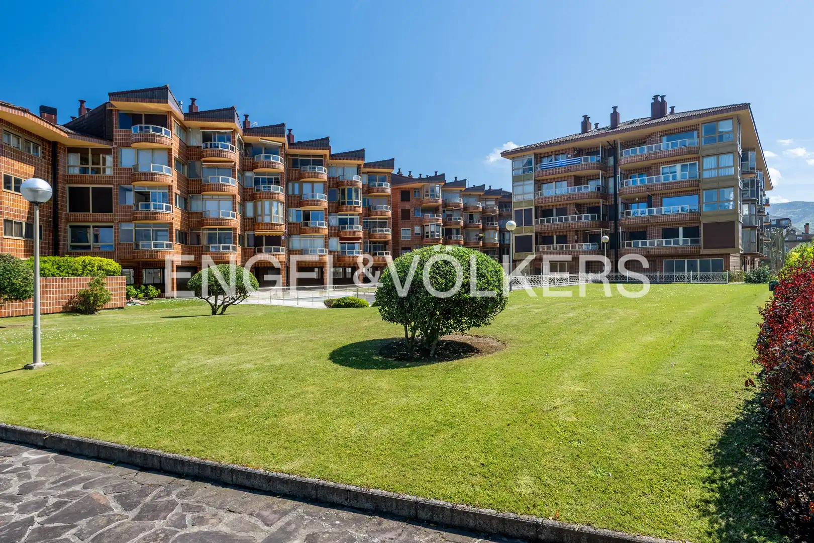 Vista exterior de Piso en venta en Zarautz con Calefacción, Parquet y Terraza