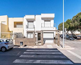 Exterior view of House or chalet for sale in Roquetas de Mar  with Heating, Terrace and Balcony