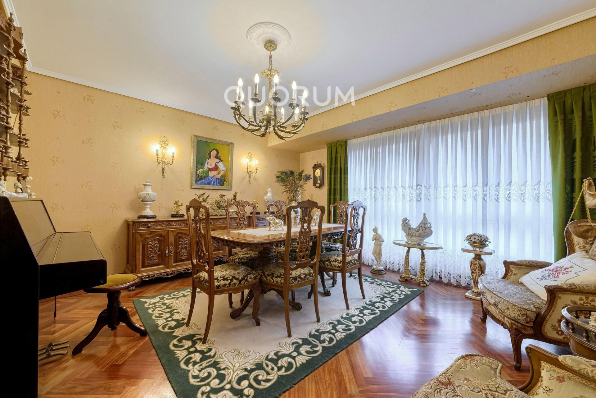 Menjador de Pis en venda en Basauri  amb Balcó