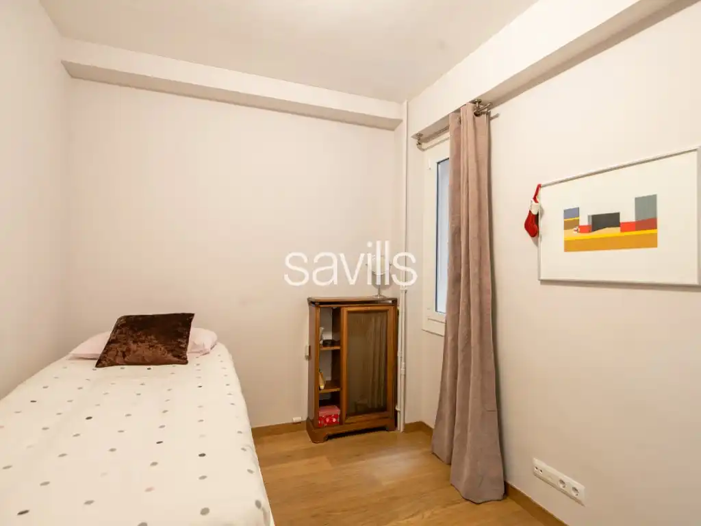 Bedroom of Apartments for sale in Barcelona
