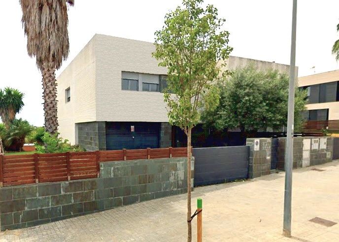 Exterior view of Single-family semi-detached for sale in Mataró  with Air Conditioner, Heating and Private garden