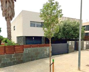 Exterior view of Single-family semi-detached for sale in Mataró  with Air Conditioner, Heating and Private garden