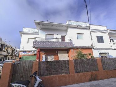 Adosado con jardín en venta en Calle Francisco Lara y Araujo 47