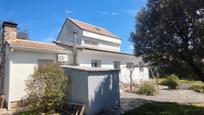 Vista exterior de Casa o xalet en venda en Valdemorillo amb Aire condicionat, Jardí privat i Balcó