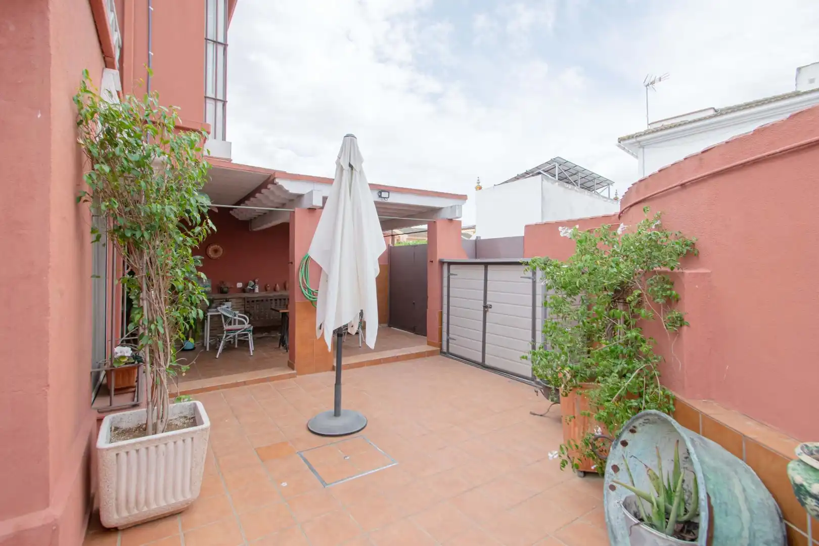 Terraza de Casa adosada en venta en Gines con Aire acondicionado, Jardín privado y Trastero