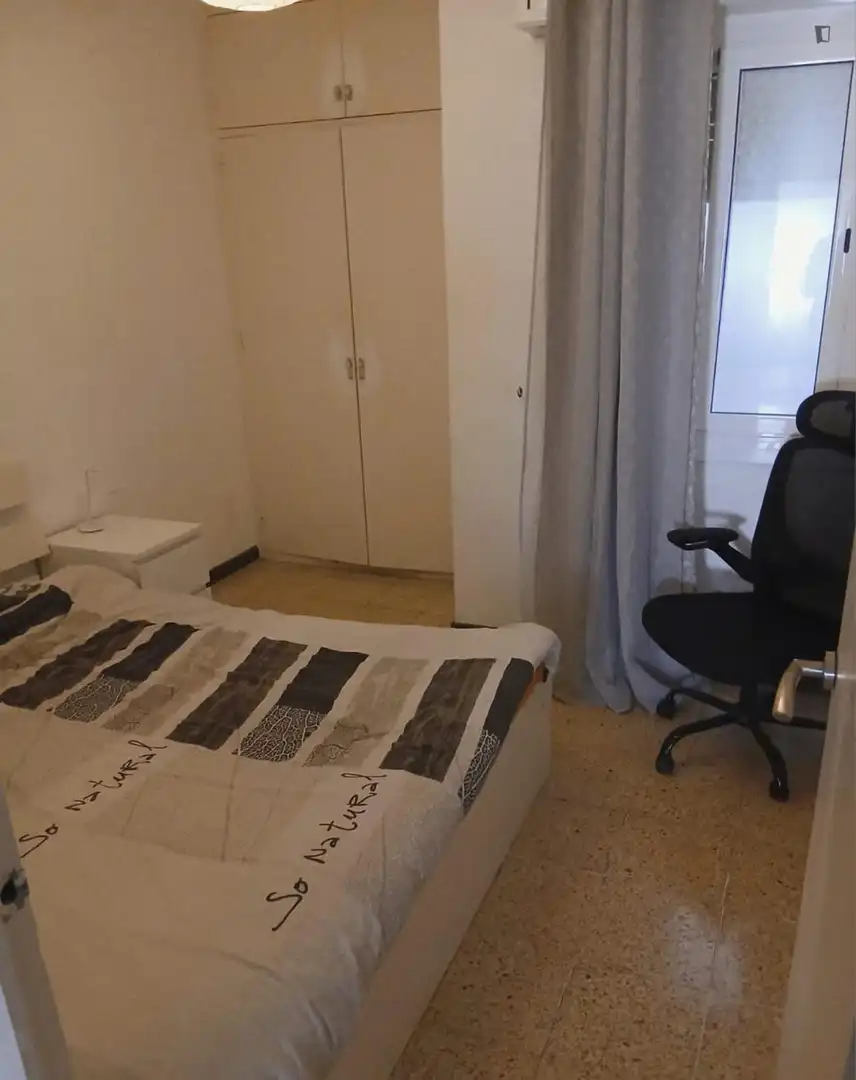 Habitación de Apartamento para compartir en L'Hospitalet de Llobregat con Calefacción, Amueblado y Horno