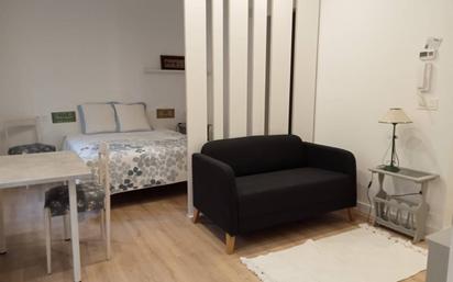 Dormitori de Apartament en venda en León Capital  amb Calefacció, Jardí privat i Parquet