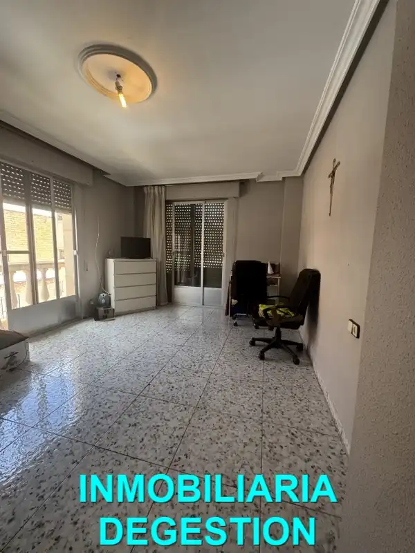 Dormitori de Casa adosada en venda en Linares amb Aire condicionat, Calefacció i Jardí privat