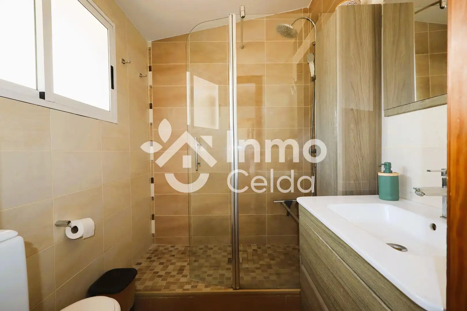 Baño de Casa adosada en venta en Chiva con Aire acondicionado, Calefacción y Jardín privado