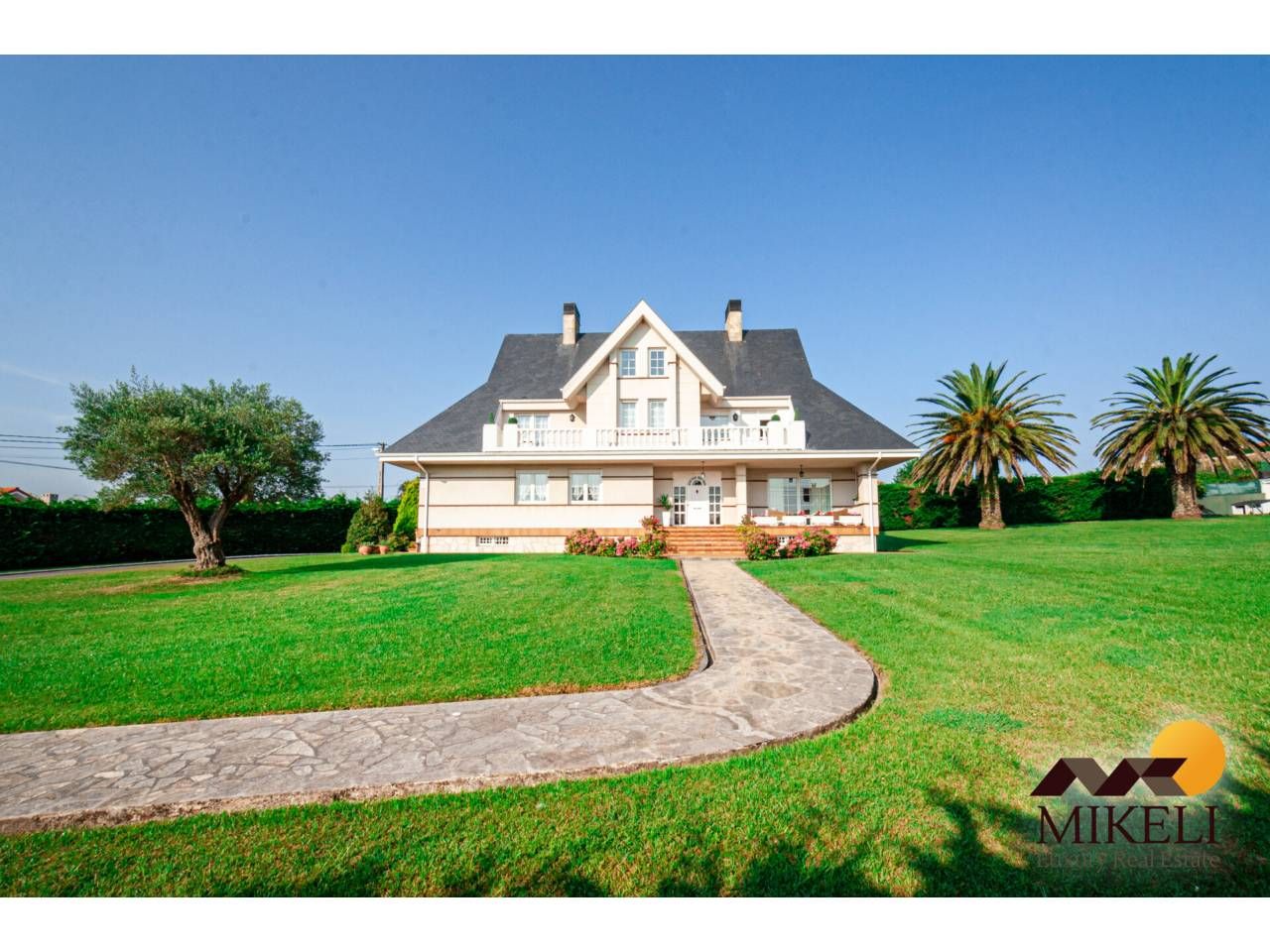 Vista exterior de Casa o xalet en venda en Santa Cruz de Bezana amb Calefacció, Jardí privat i Terrassa