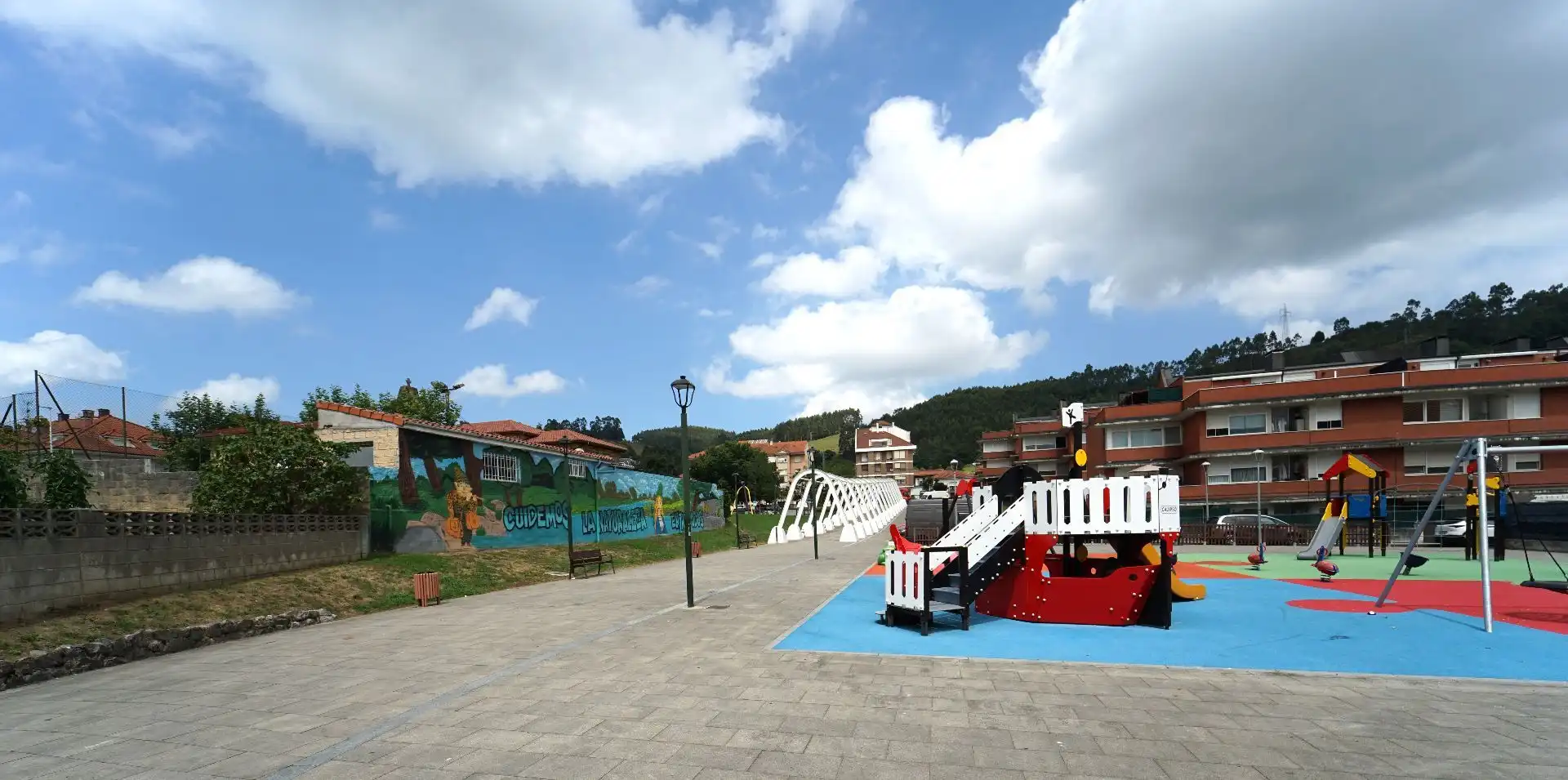 Außenansicht von Einfamilien-Reihenhaus zum Verkauf in Piélagos mit Heizung, Privatgarten und Terrasse