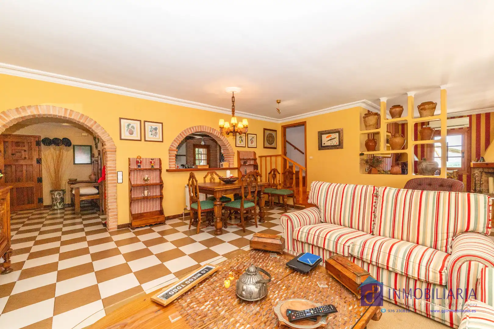 Sala de estar de Casa o chalet en venta en Quinto con Aire acondicionado, Calefacción y Jardín privado