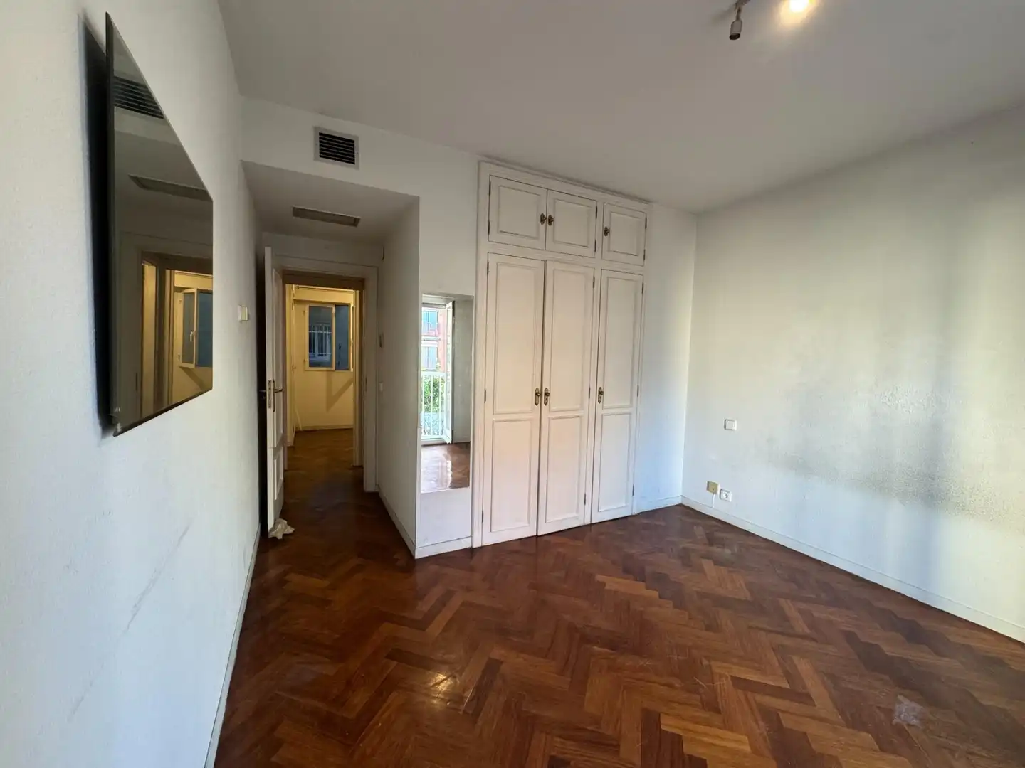 Bedroom of Flat for sale in Madrid  with Air Conditioner, Private garden and Parquet flooring