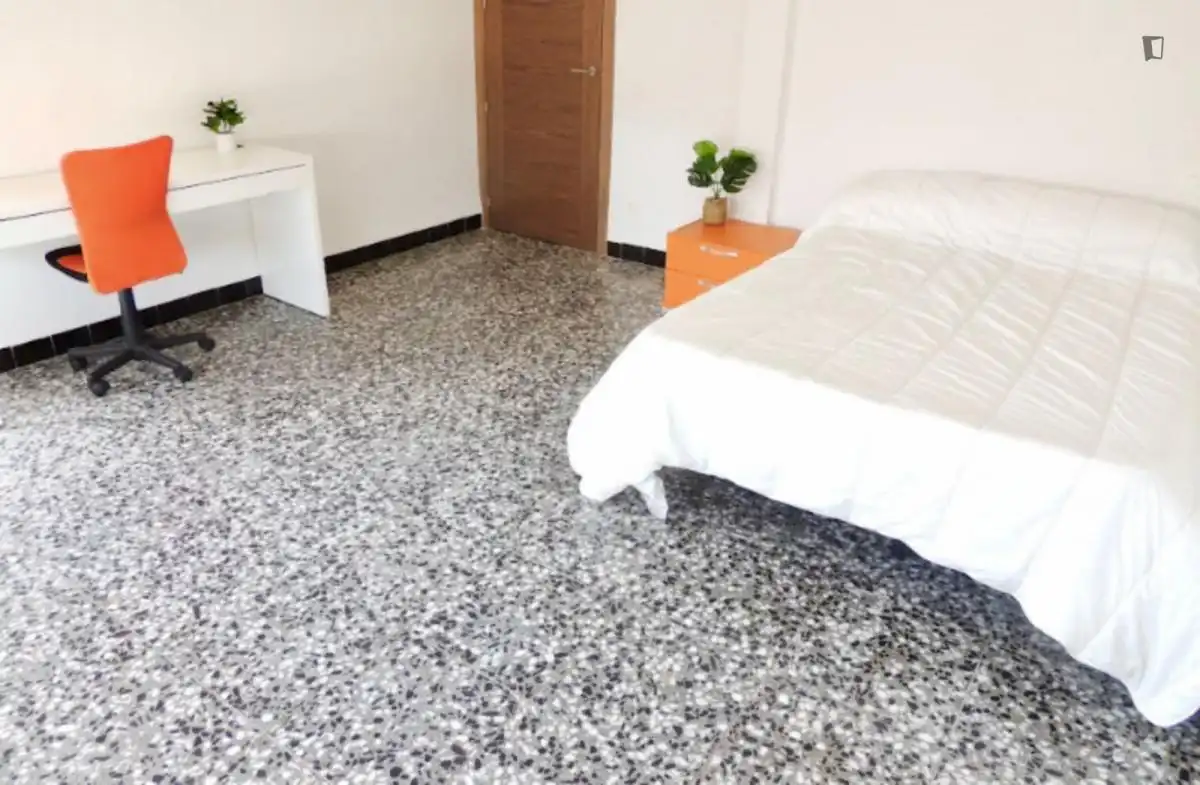 Dormitori de Apartament per a compartir en Castellón de la Plana / Castelló de la Plana amb Moblat i Forn