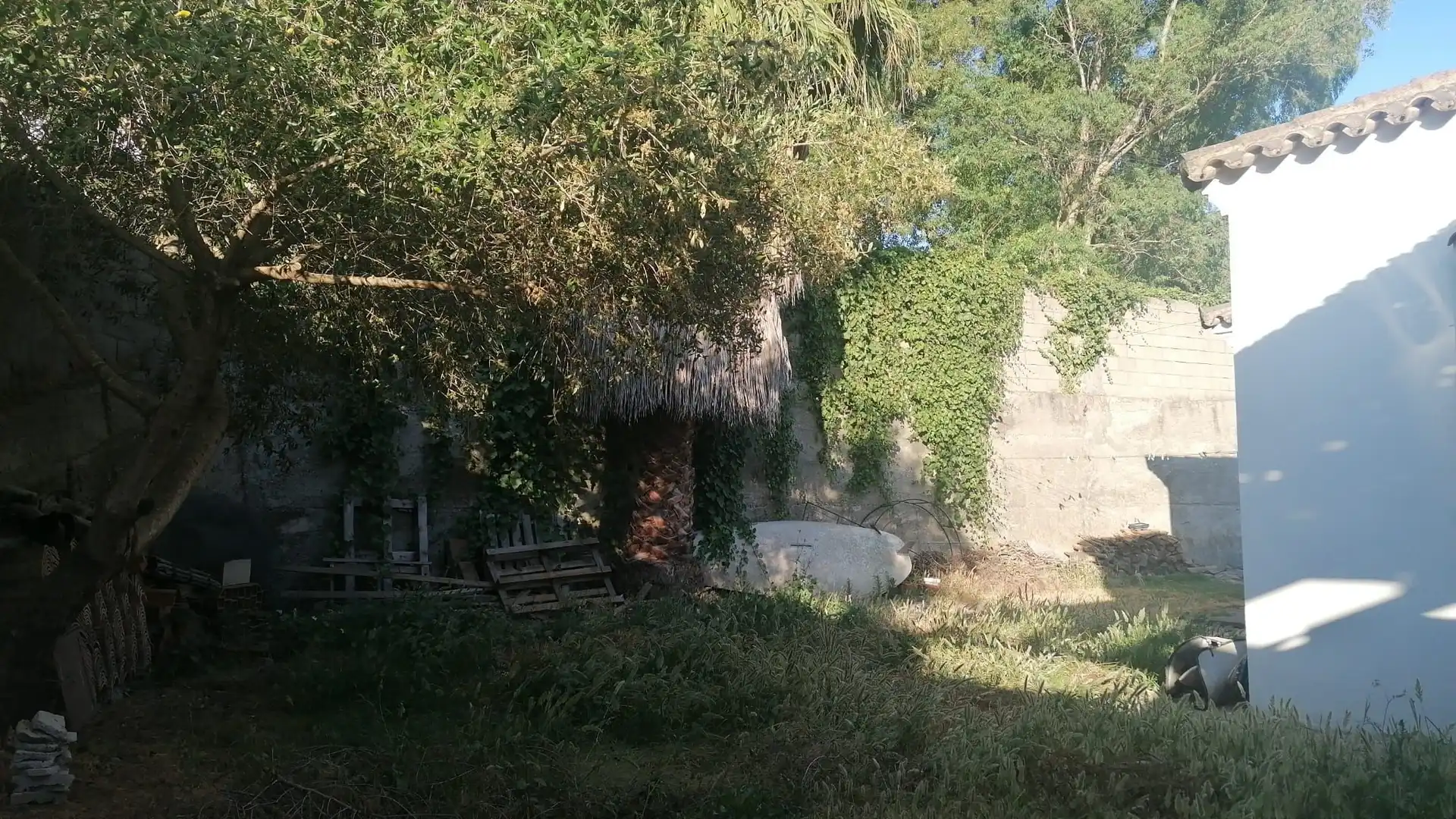 Vista exterior de Casa o xalet en venda en Algeciras amb Jardí privat