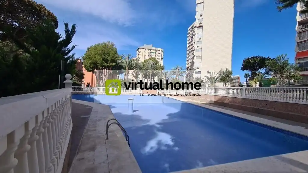 Schwimmbecken von Wohnung zum Verkauf in Benidorm mit Klimaanlage und Gemeinschaftspool