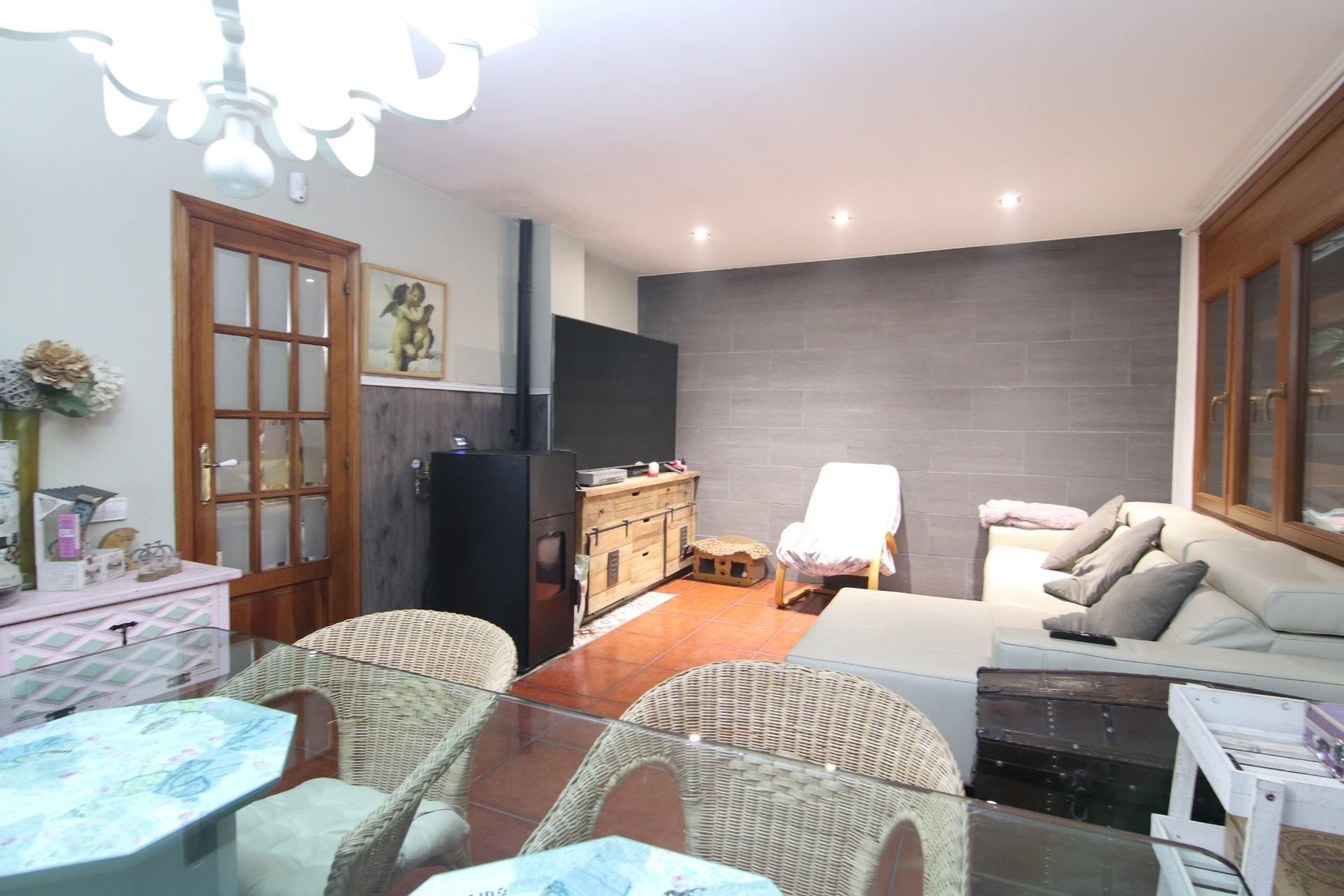 Sala de estar de Casa o chalet en venta en Palau-solità i Plegamans con Aire acondicionado, Jardín privado y Terraza