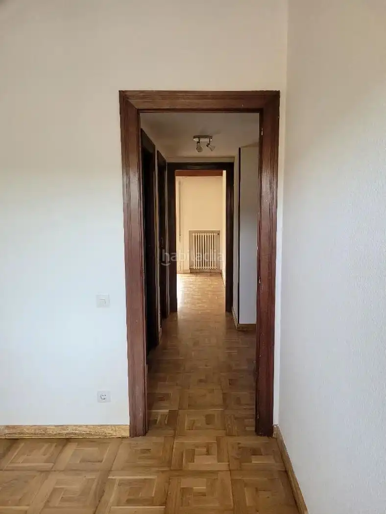 Flat for sale in Calle Víctor Romanos 11, imagen 2