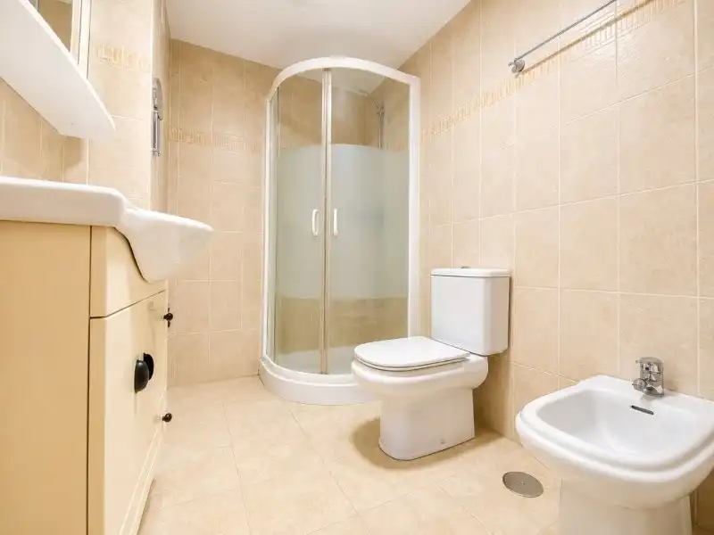 Bathroom of Flat for sale in Málaga  with Air Conditioner and Heating