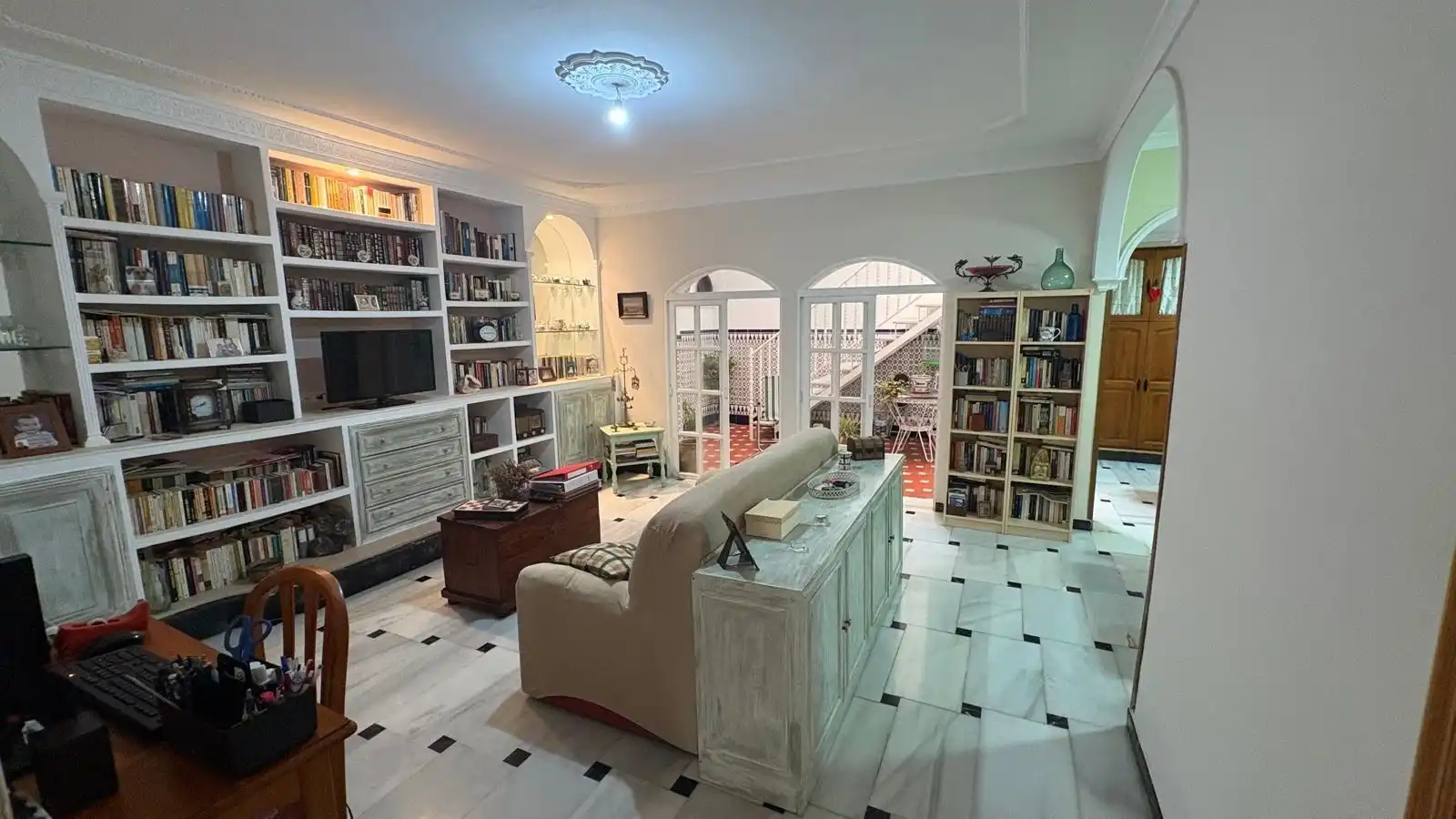 Sala d'estar de Casa adosada en venda en Chiclana de la Frontera amb Terrassa