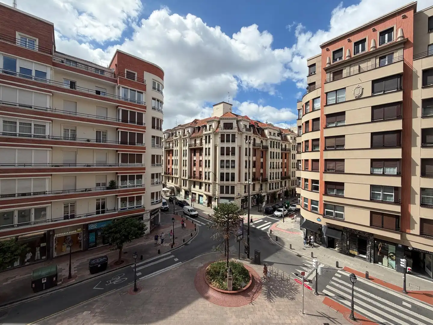 Vista exterior de Pis de lloguer en Bilbao  amb Balcó