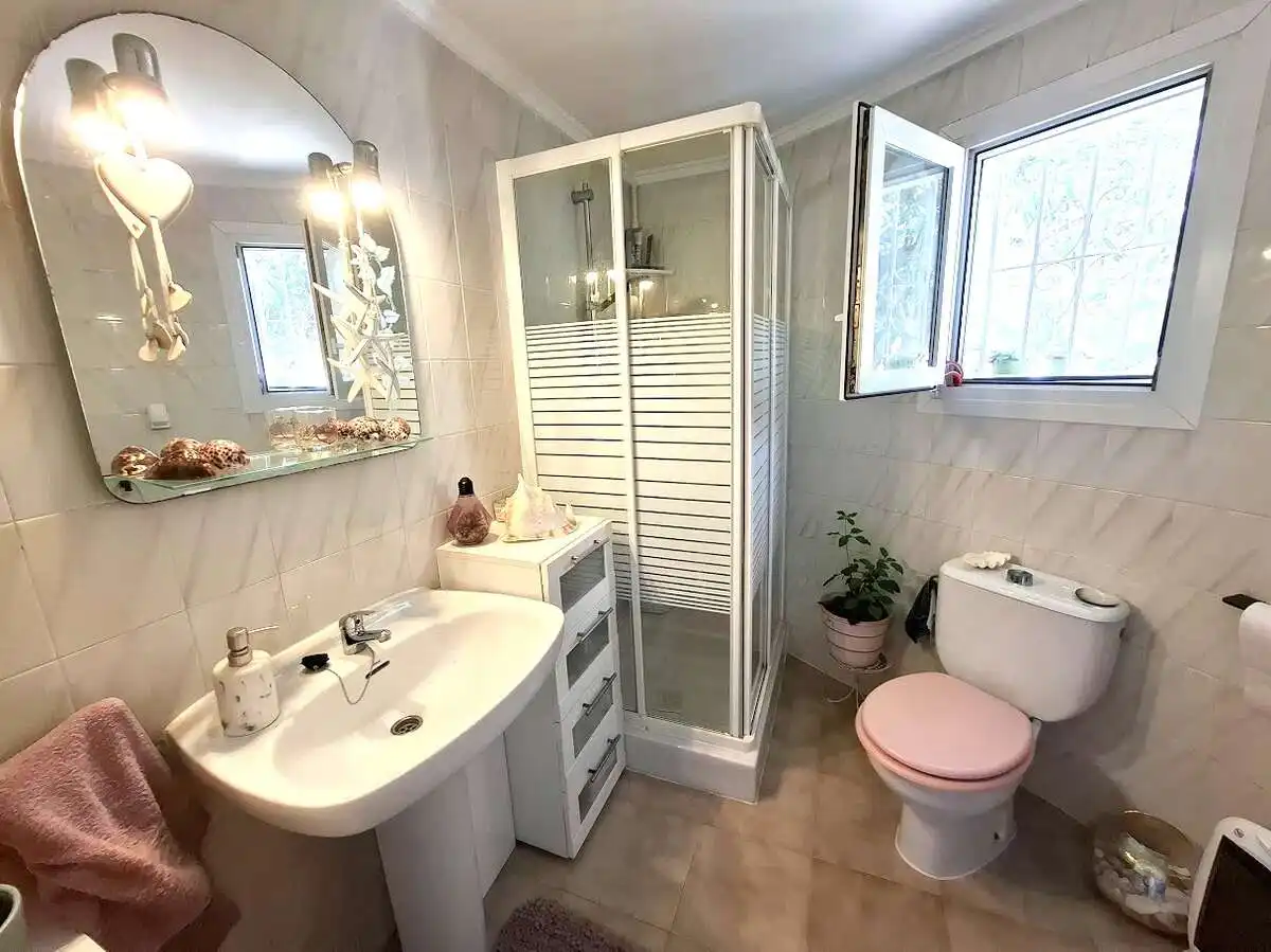 Baño de Casa o chalet en venta en Guardamar del Segura con Calefacción, Jardín privado y Terraza