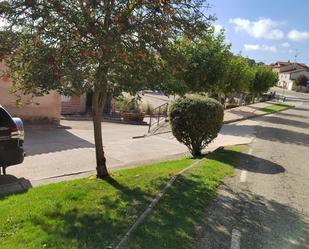 Vista exterior de Casa adosada en venda en Cardeñajimeno amb Calefacció, Parquet i Traster