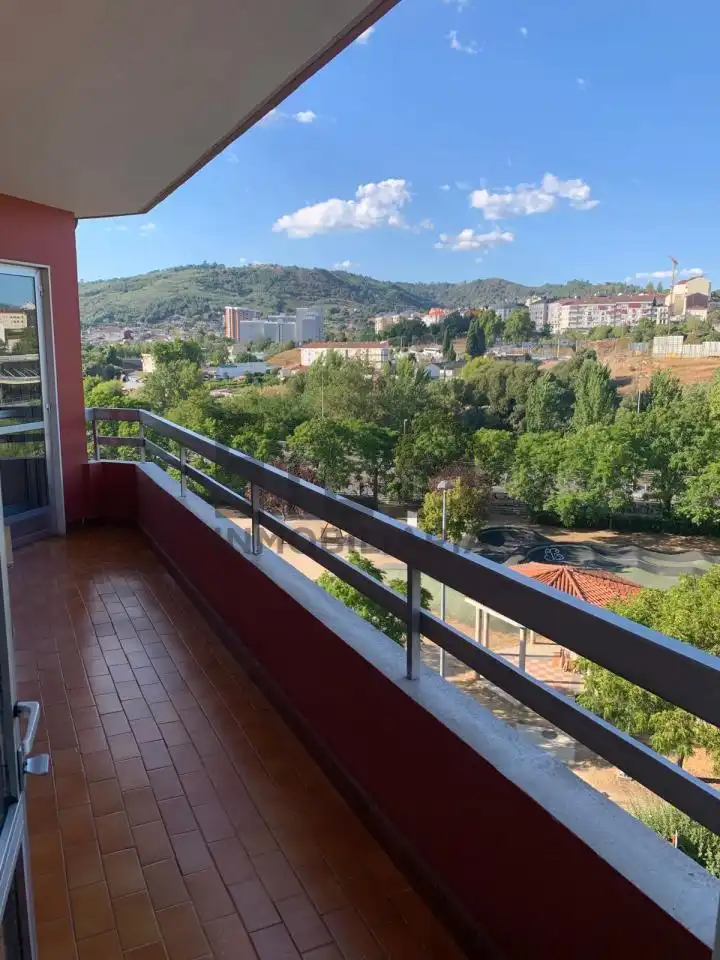 Vista exterior de Dúplex de lloguer en Ourense Capital  amb Calefacció, Parquet i Balcó