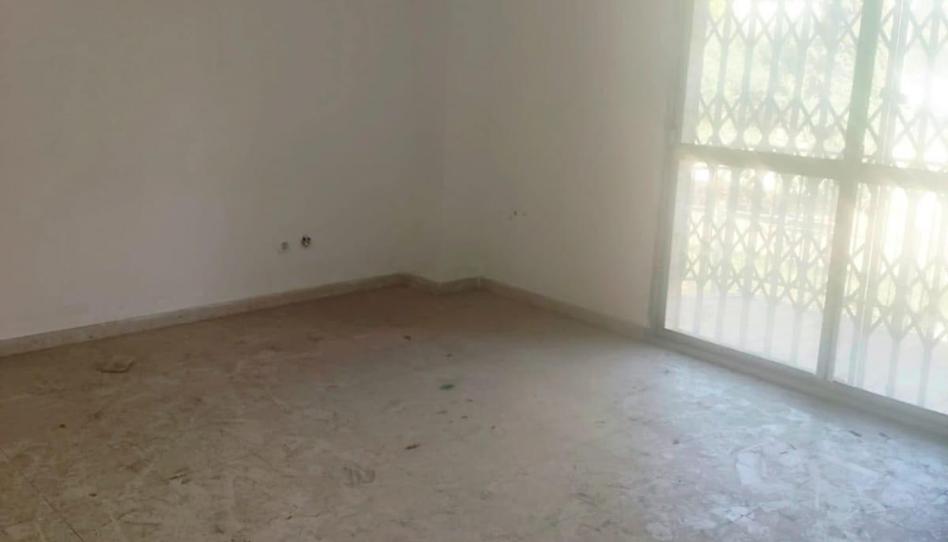 Photo 1 of Flat for sale in Calle Santa María de Ordas, Cruz Roja, Sevilla
