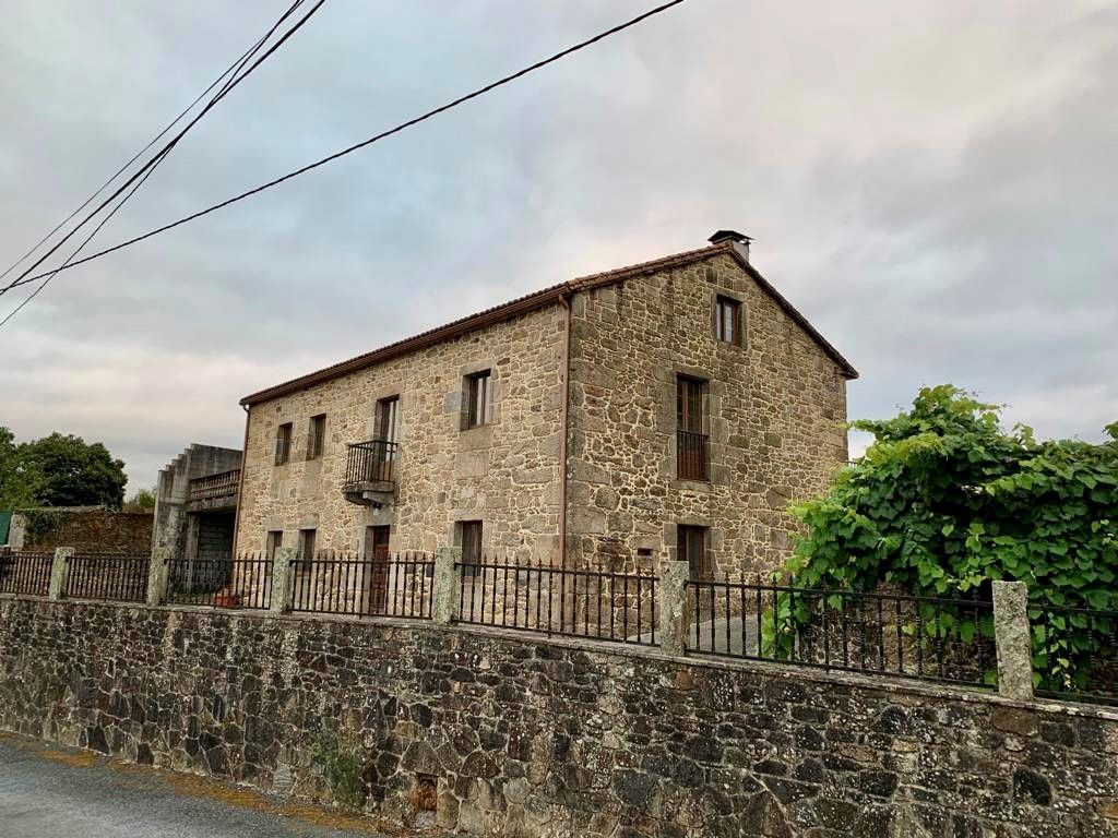 Exterior view of House or chalet for sale in Brión  with Private garden, Terrace and Balcony