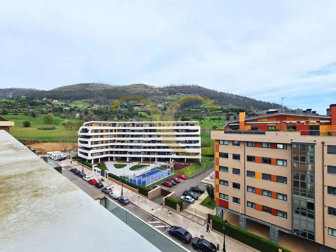 Außenansicht von Maisonette zum Verkauf in Oviedo  mit Heizung, Privatgarten und Terrasse
