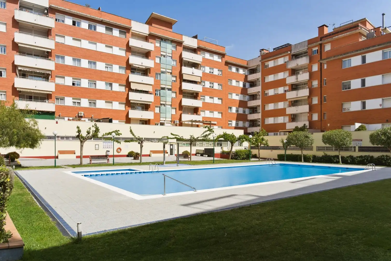 Schwimmbecken von Wohnung zum Verkauf in Lloret de Mar mit Klimaanlage, Heizung und Terrasse