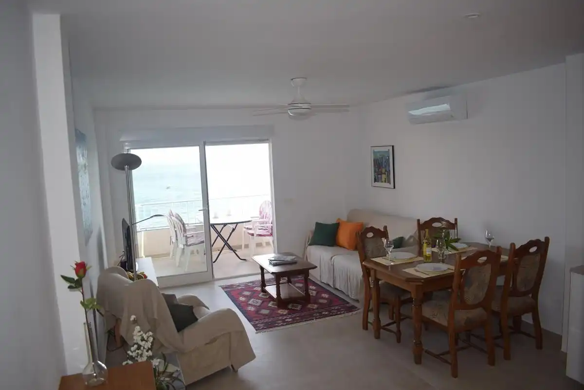 Sala de estar de Apartamento de alquiler en Almuñécar con Aire acondicionado, Terraza y Amueblado