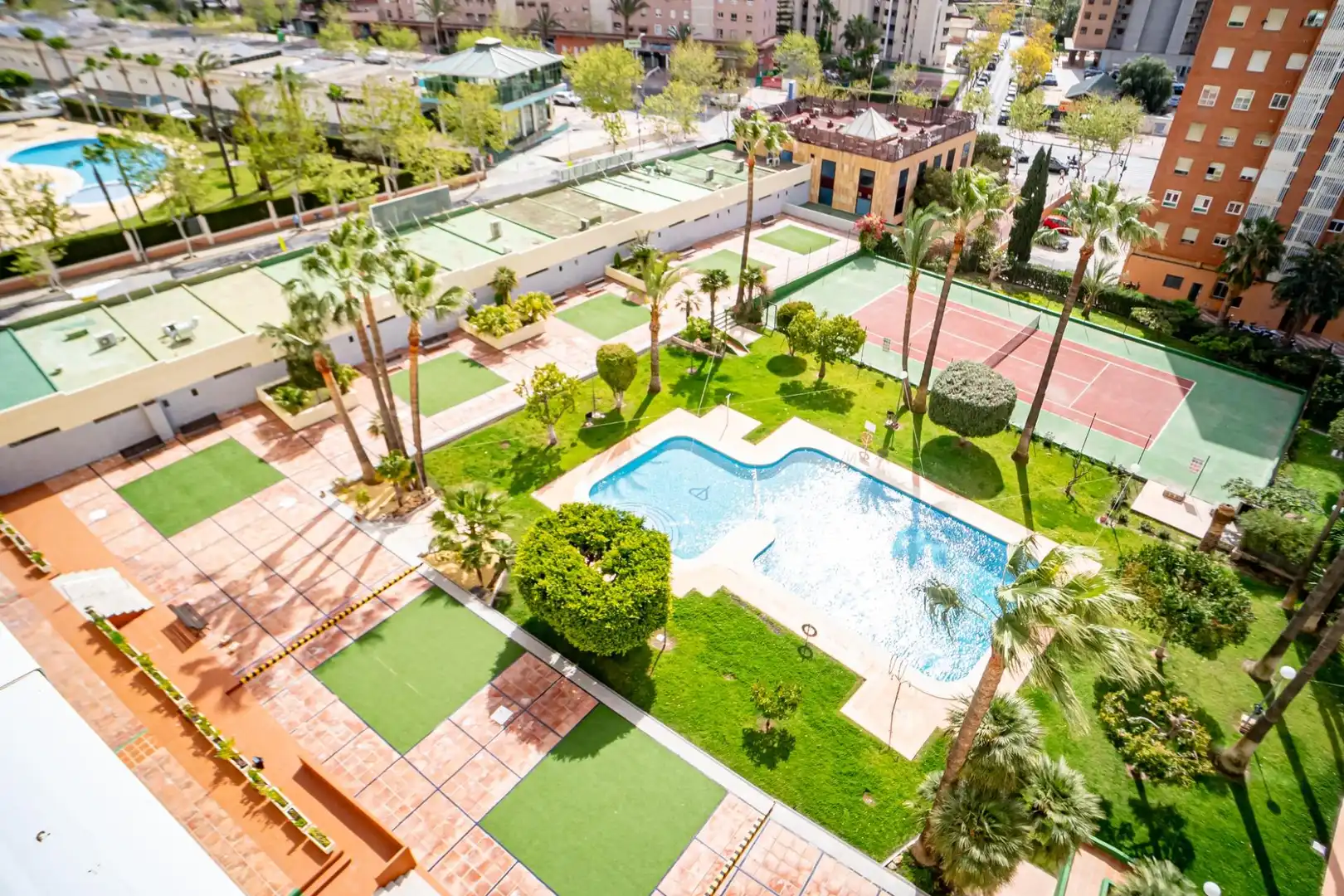 Vista exterior de Apartament en venda en Benidorm amb Jardí privat i Piscina comunitària