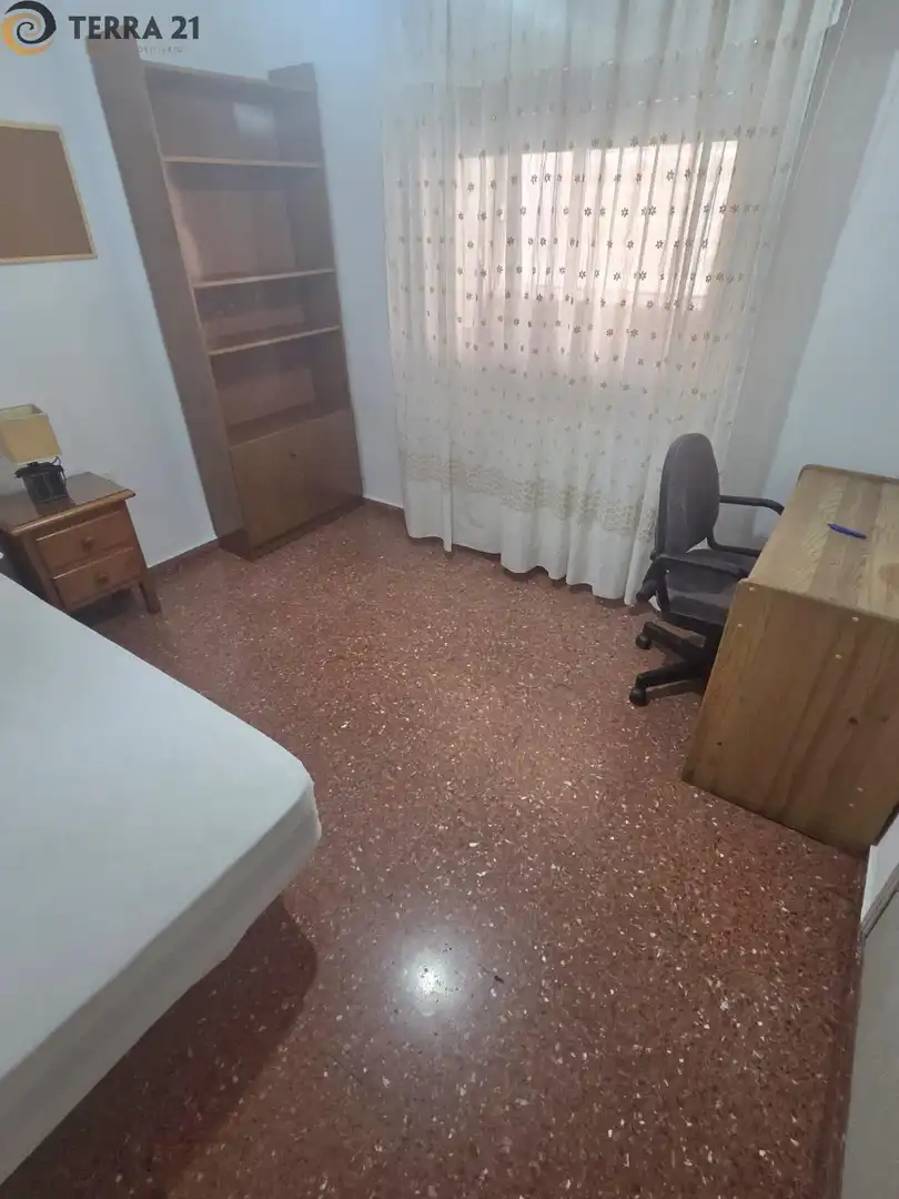 Dormitori de Pis de lloguer en Jaén amb Calefacció, Terrassa i Moblat