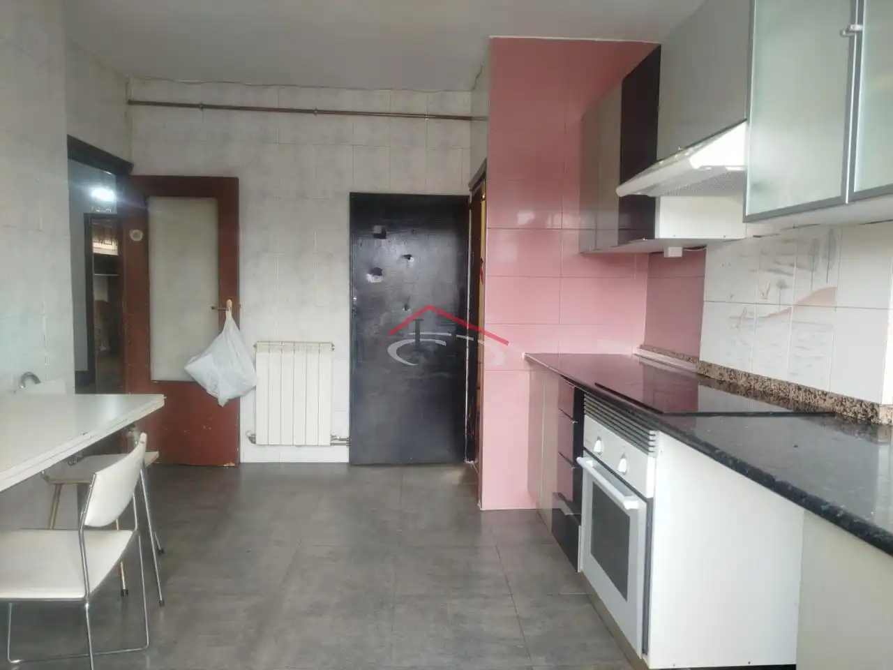 Cocina de Piso en venta en León Capital  con Calefacción, Terraza y Trastero