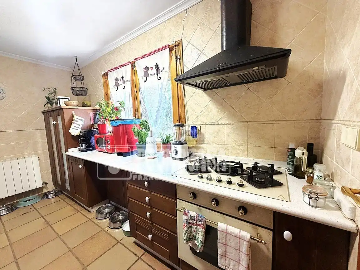 Cuina de Casa o xalet en venda en Arcas del Villar amb Calefacció, Jardí privat i Traster