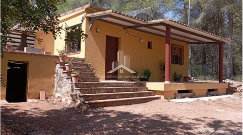 Finca rústica con casa y piscina en plena naturaleza