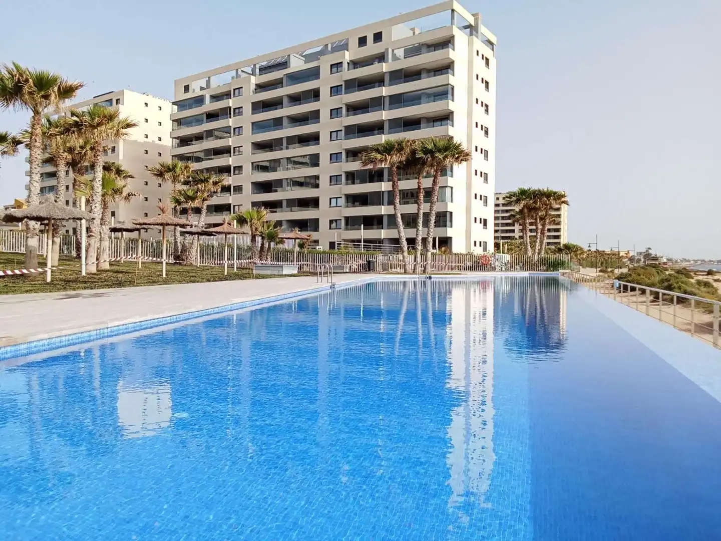 Piscina de Apartament en venda en Torrevieja amb Aire condicionat, Calefacció i Terrassa