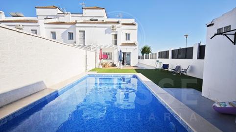 Foto 4 de Casa adosada en venda a Calle Emilia Pardo Bazan, Huévar del Aljarafe, Sevilla