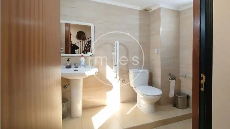 Bathroom of Commercial properties for sale in Torrent