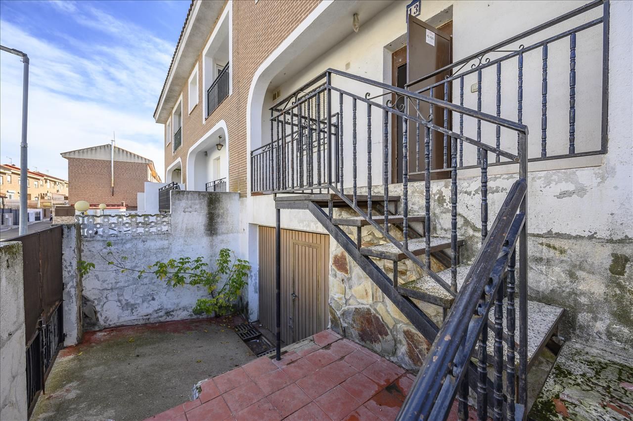 Exterior view of Single-family semi-detached for sale in Recas  with Terrace