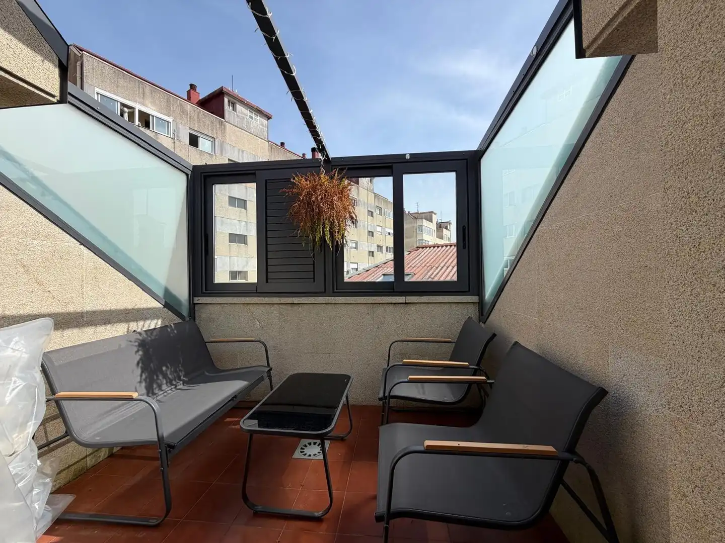 Terraza de Ático en venta en Vigo  con Calefacción, Parquet y Terraza