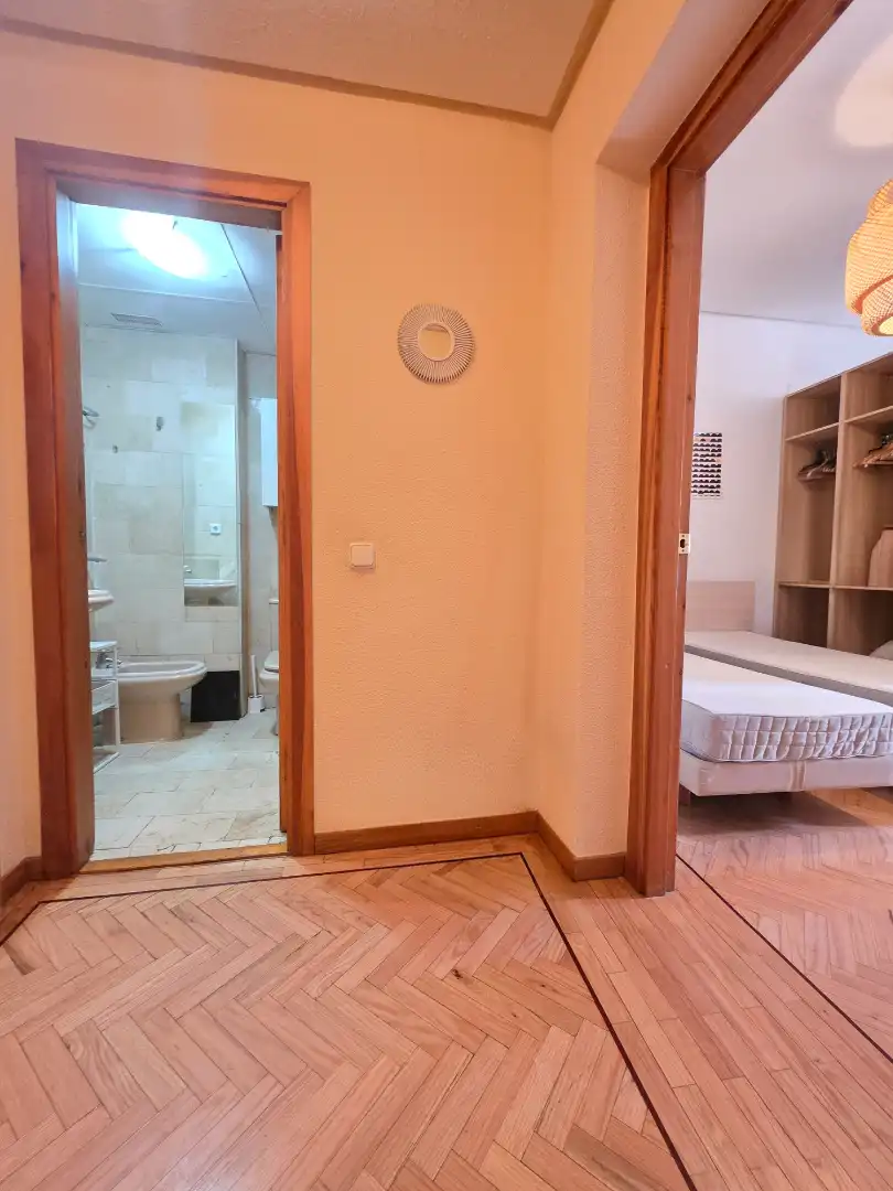 Badezimmer von Wohnung zum Verkauf in Madrid mit Klimaanlage, Heizung und Parkett