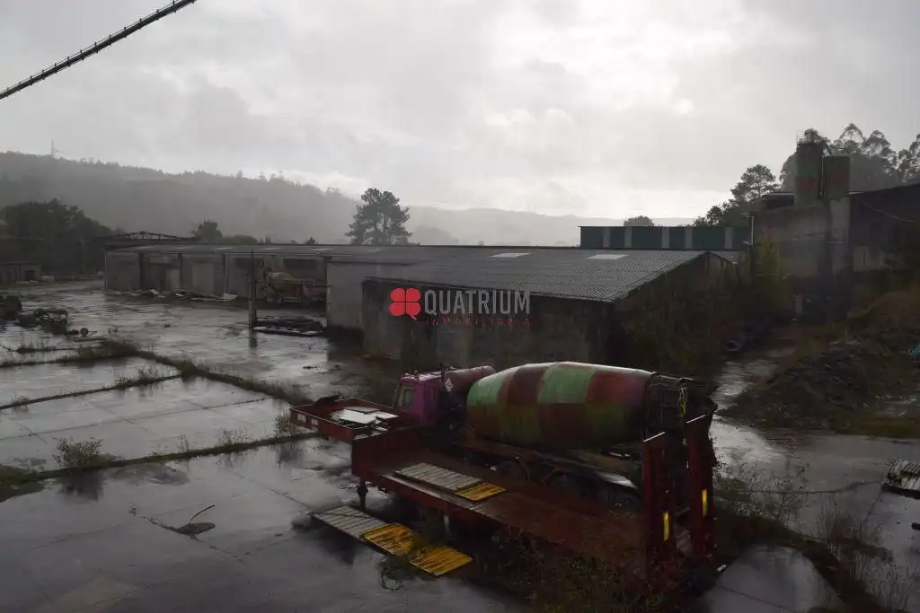 Exterior view of Industrial buildings for sale in Vimianzo
