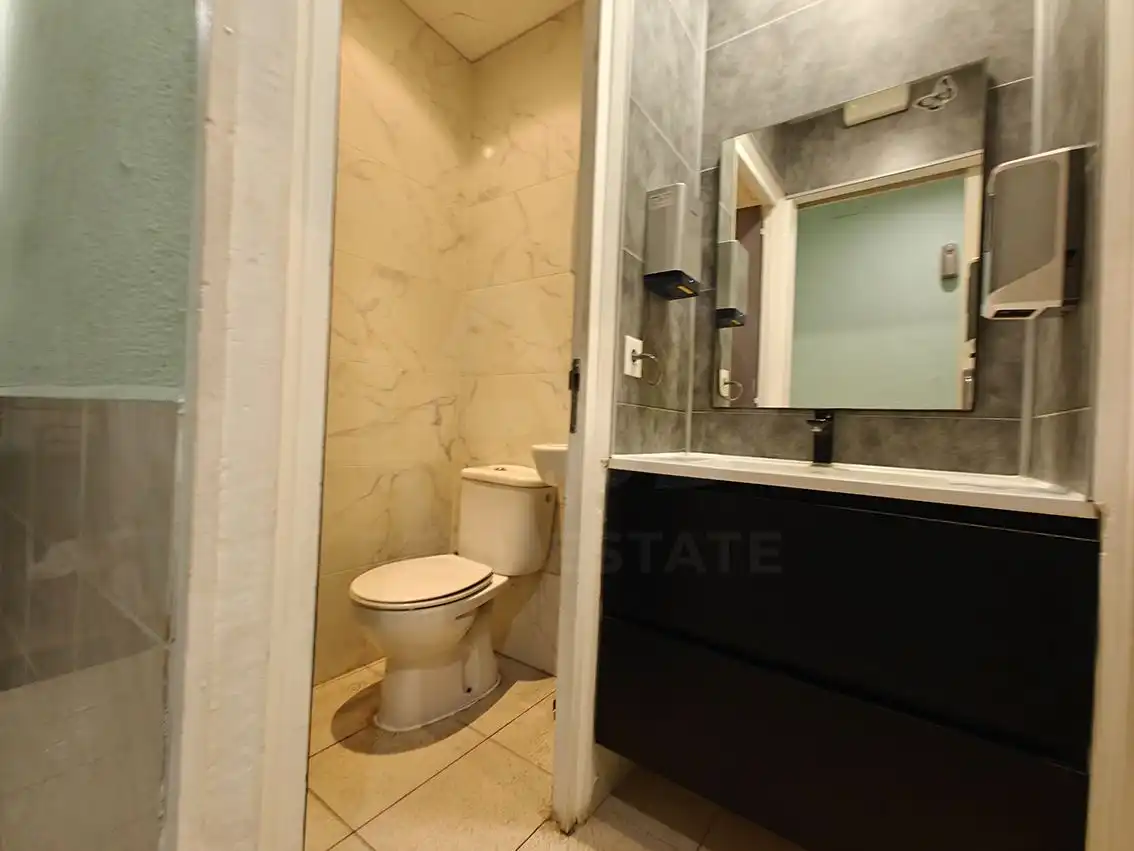 Badezimmer von Geschaftsraum zur Miete in Barcelona