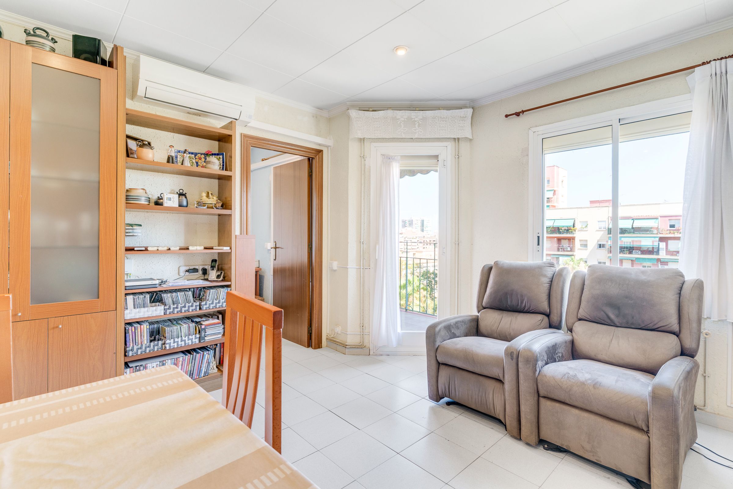 Living room of Flat for sale in  Barcelona Capital  with Balcony
