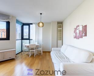 Living room of Flat to rent in  Madrid Capital  with Air Conditioner, Heating and Parquet flooring